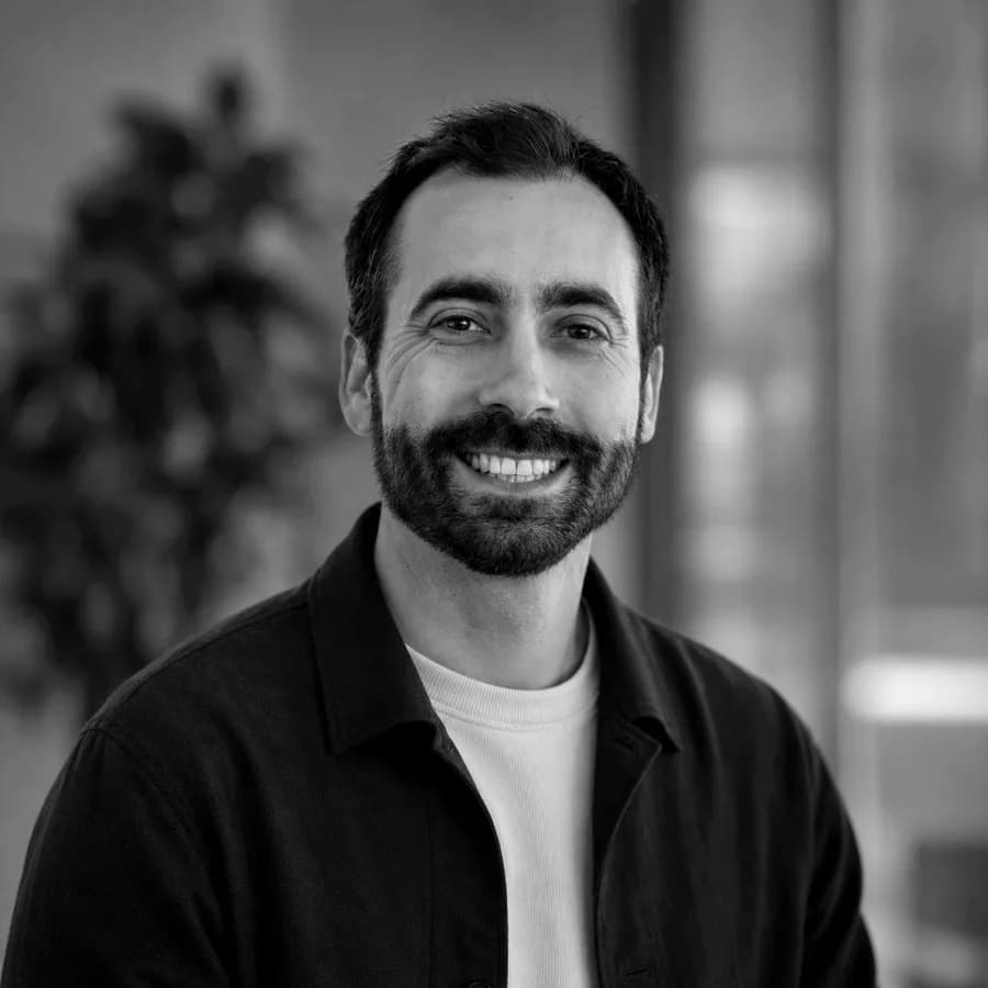 Portrait de Mickael Ebert, en noir et blanc